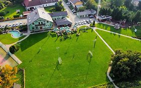 Restaurace A Penzion Kamenec